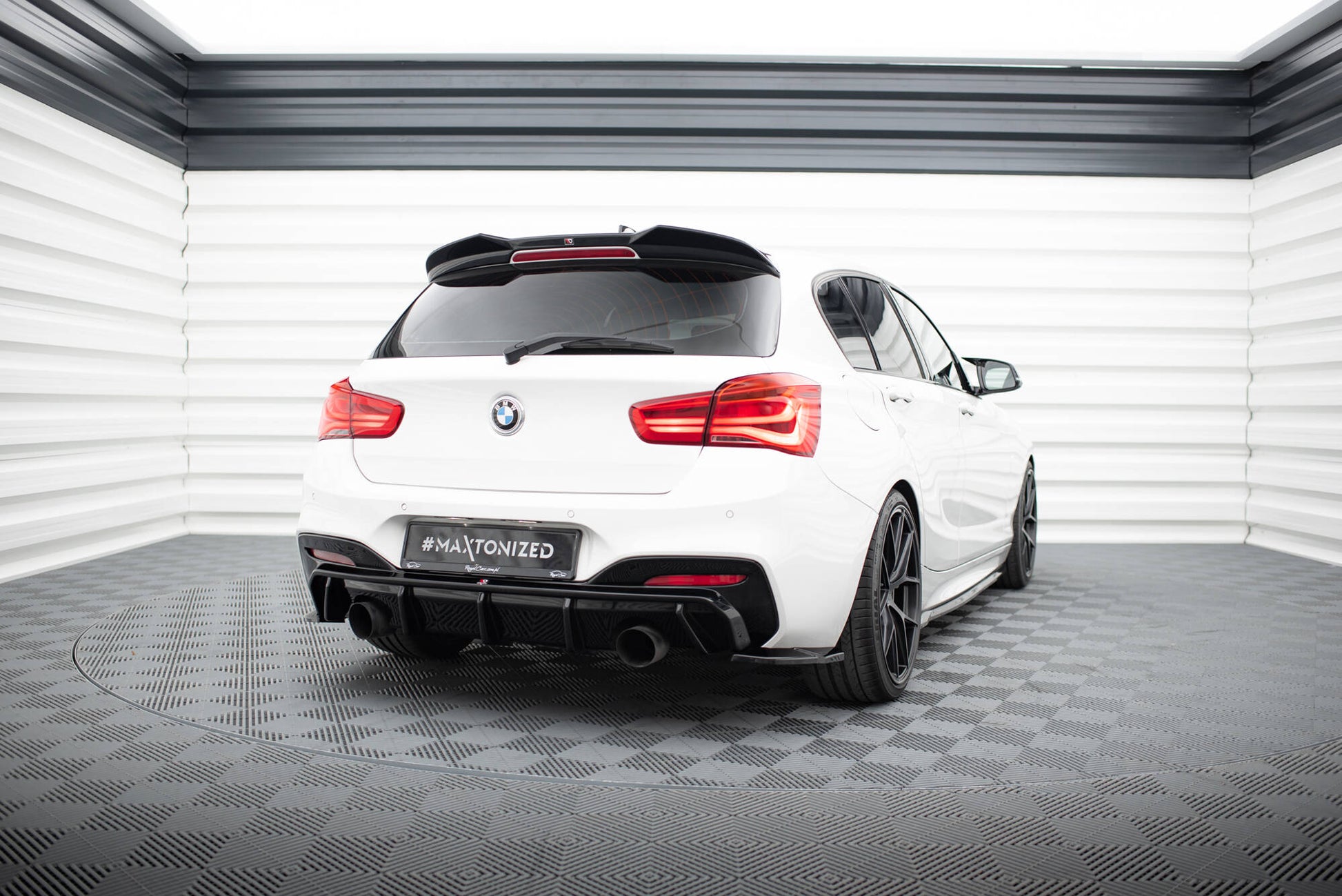 Maxton Heck Ansatz Flaps Diffusor V.5 für BMW 1er M-Paket / M140i F20 Facelift  schwarz Hochglanz