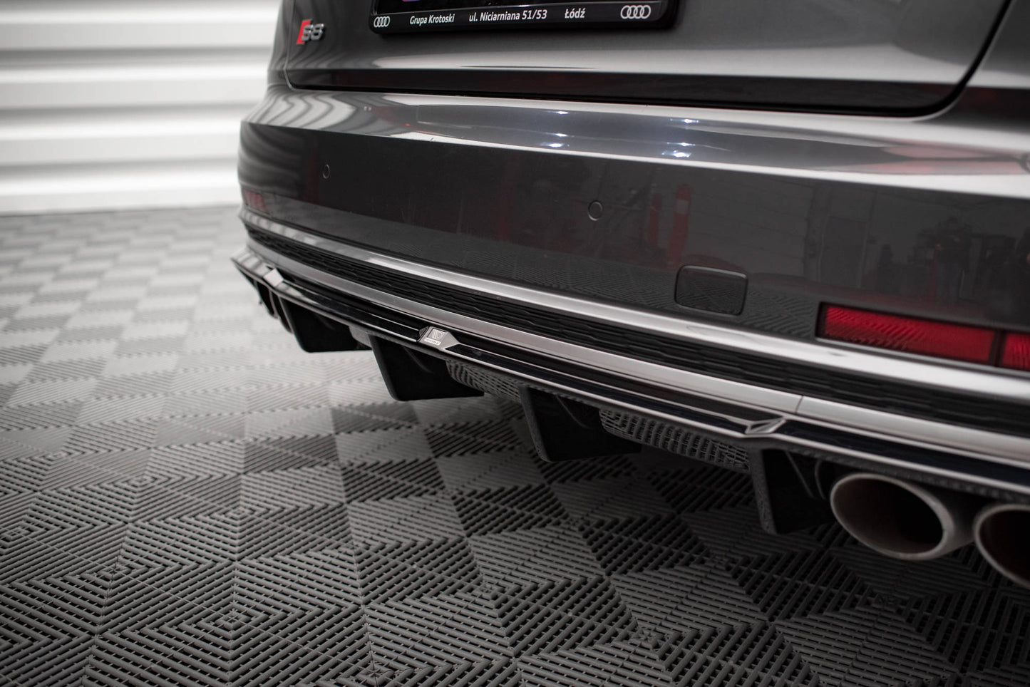 Maxton Diffusor Heck Ansatz für Audi S8 D5 schwarz Hochglanz