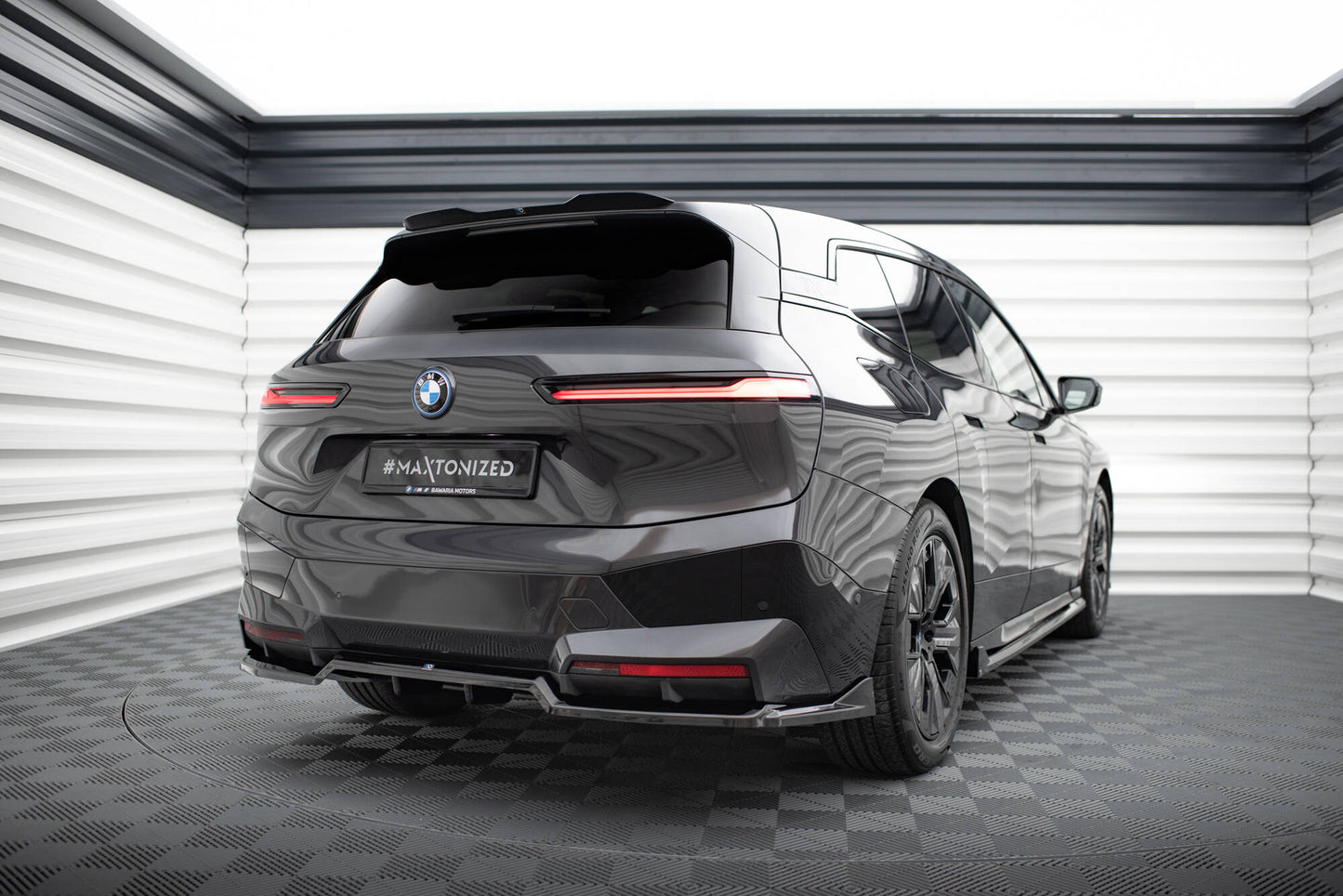 Maxton Mittlerer Diffusor Heck Ansatz DTM Look für BMW iX M-Paket i20 schwarz Hochglanz