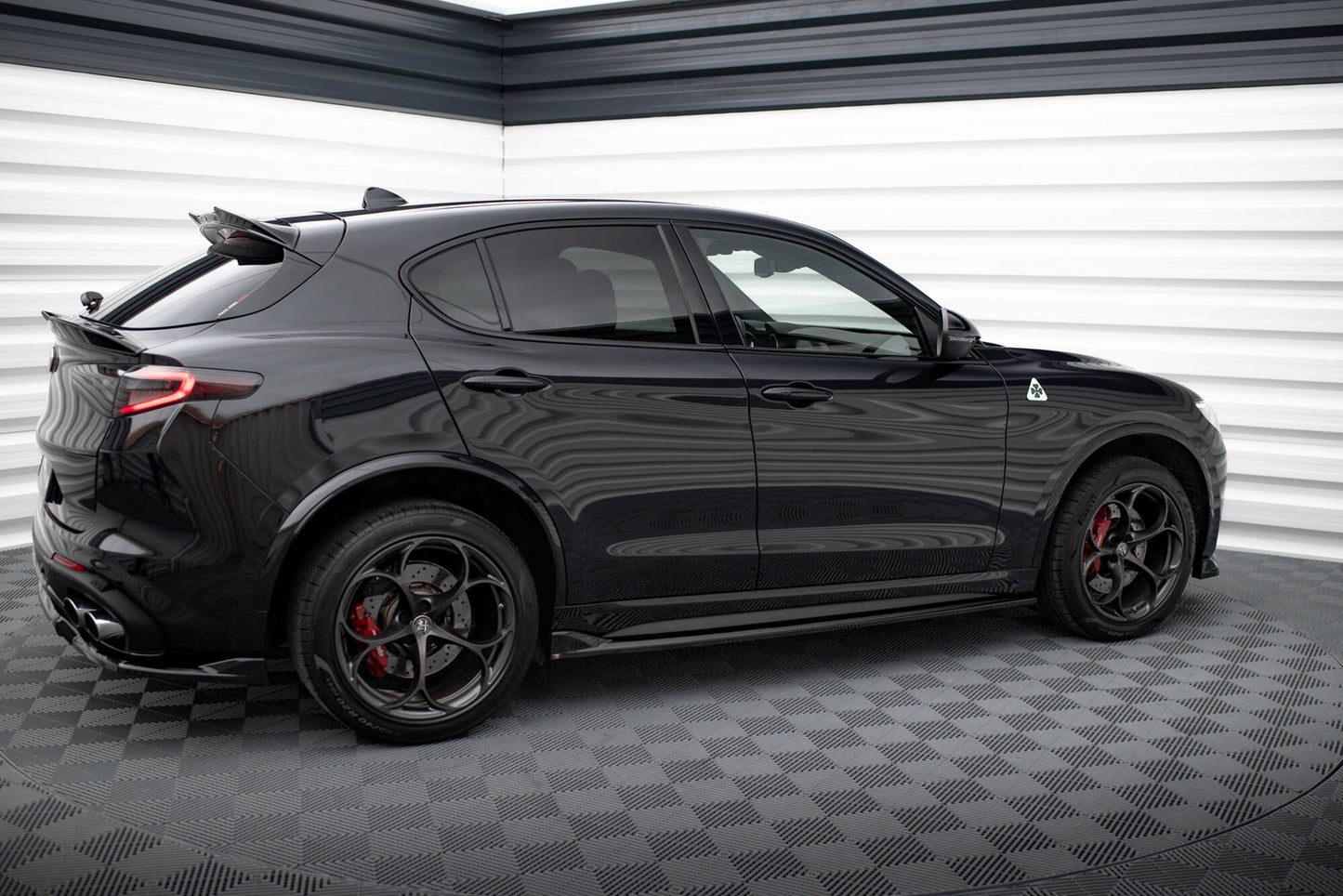Maxton Seitenschweller Ansatz für Alfa Romeo Stelvio Quadrifoglio Mk1 schwarz Hochglanz