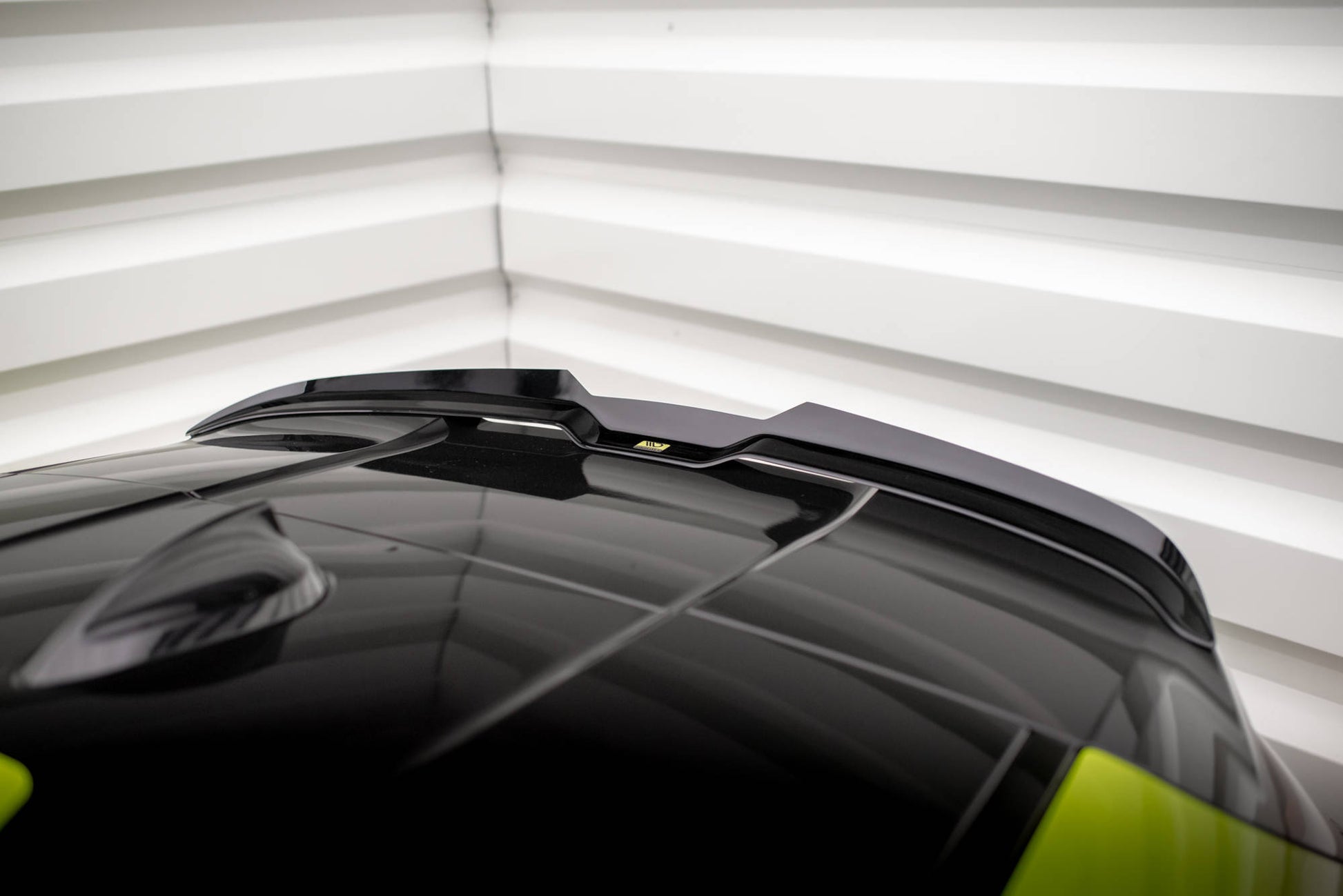 Maxton Spoiler CAP V.3 für BMW 1er M135i / 128ti / M-Paket F40 schwarz Hochglanz