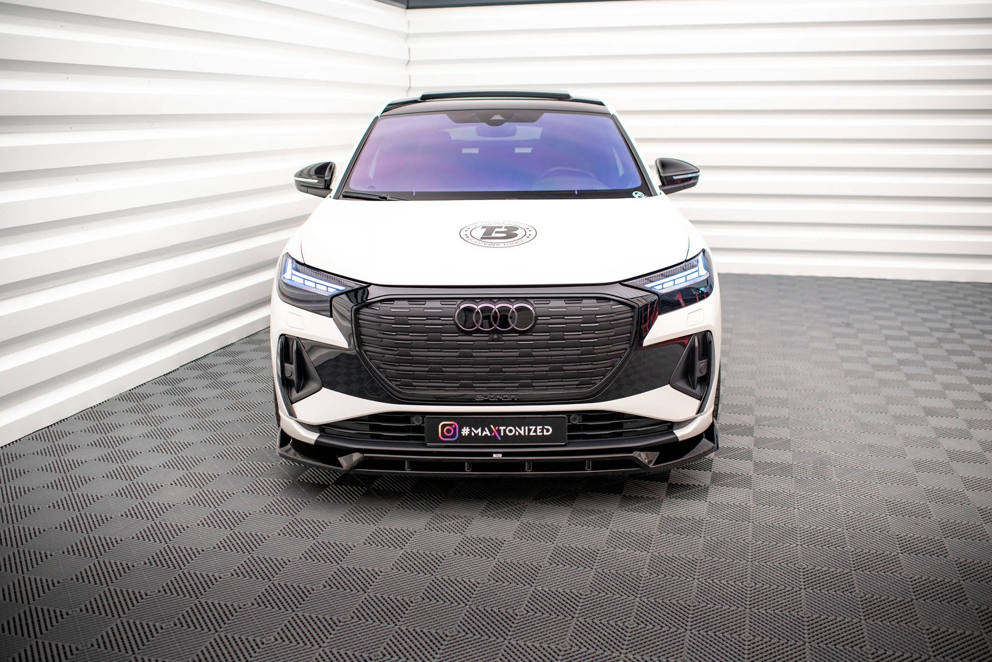 Maxton Front Ansatz V.2 für Audi Q4 e-tron Sportback Mk1 schwarz Hochglanz