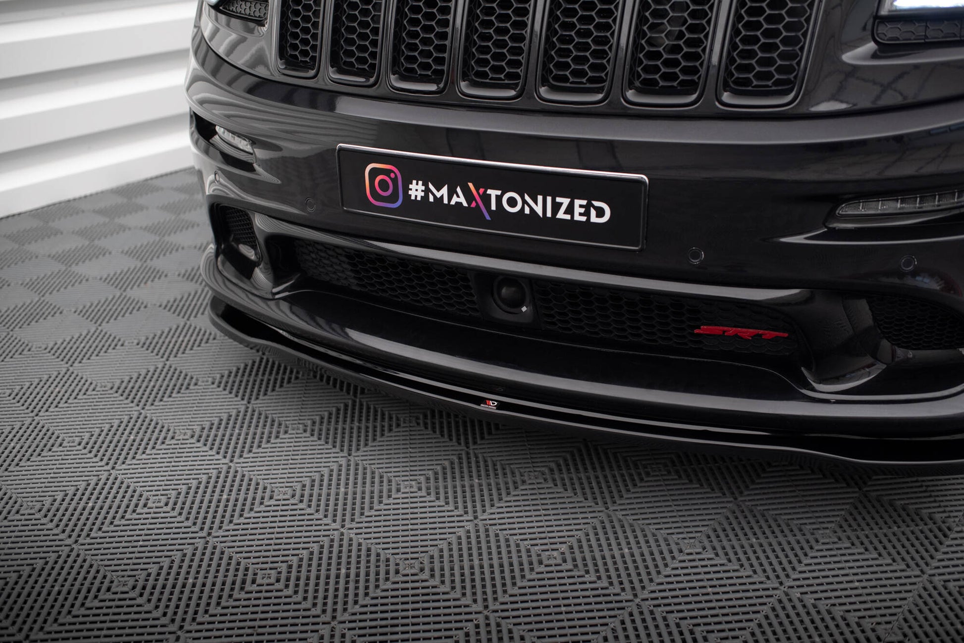 Maxton Front Ansatz für Jeep Grand Cherokee SRT WK2 Facelift schwarz Hochglanz