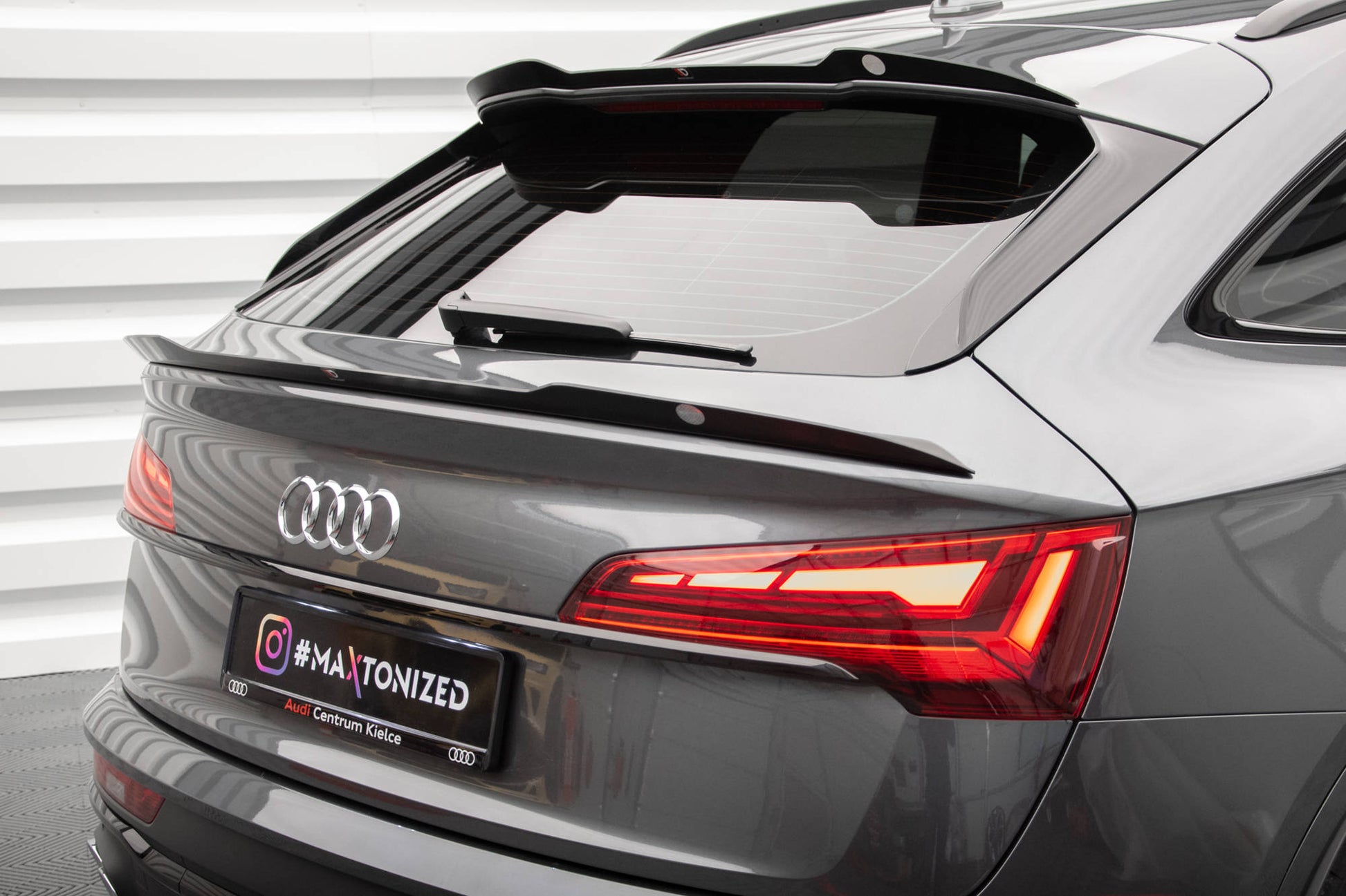 Maxton Niedriger Spoiler CAP für Audi SQ5 Sportback Mk2 Facelift schwarz Hochglanz