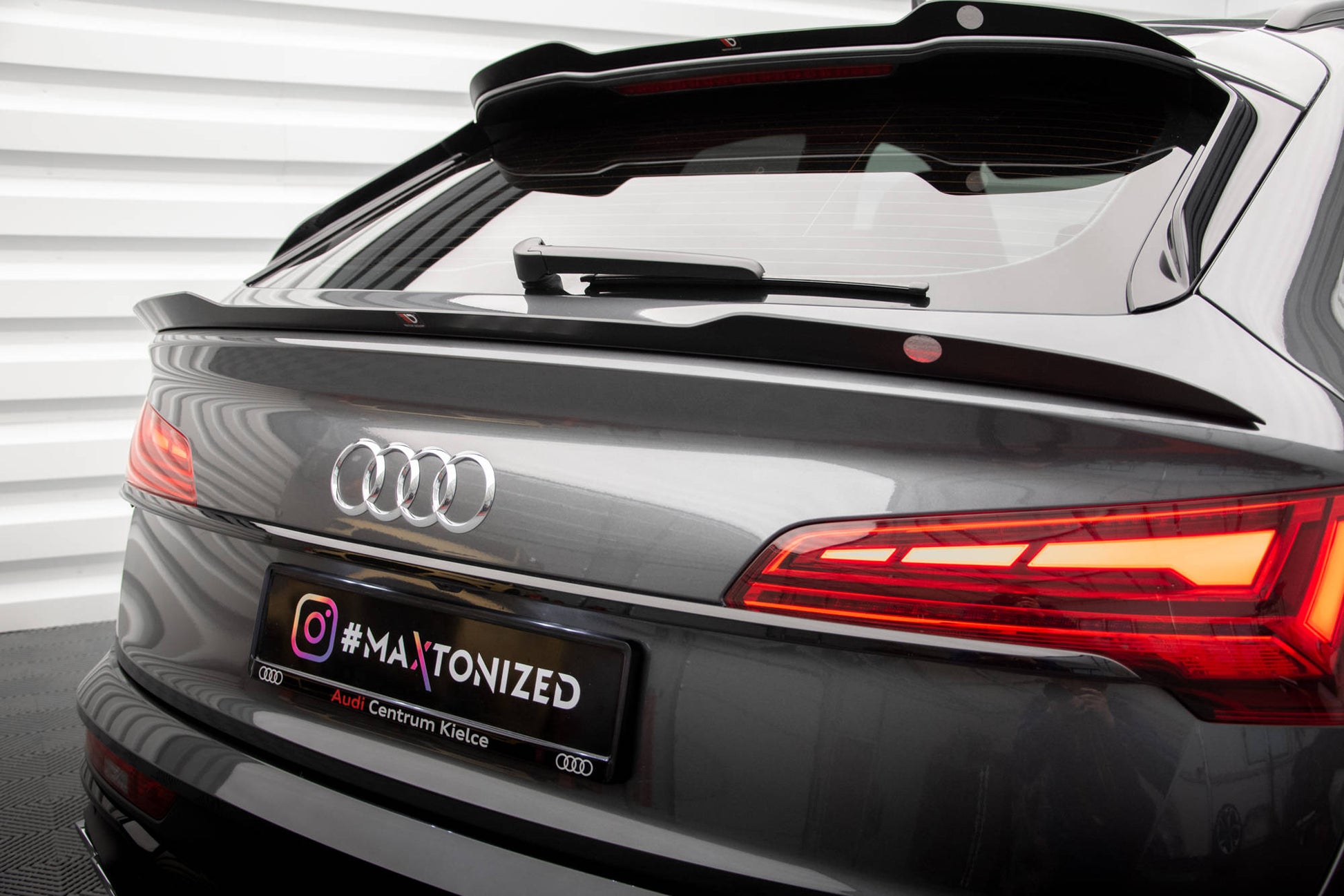 Maxton Niedriger Spoiler CAP für Audi SQ5 Sportback Mk2 Facelift schwarz Hochglanz
