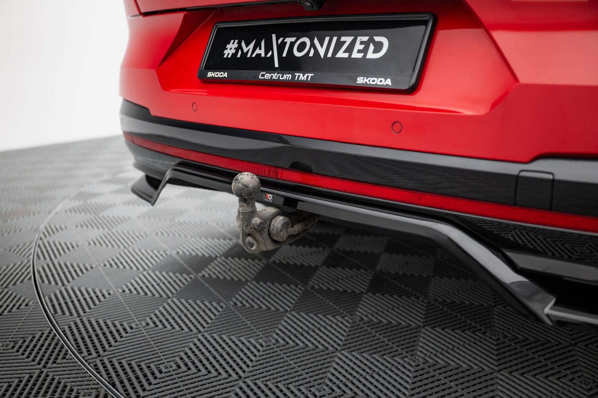 Maxton Hinten Splitter (mit einem vertikalem balken) Skoda Enyaq Coupe iV  schwarz Hochglanz