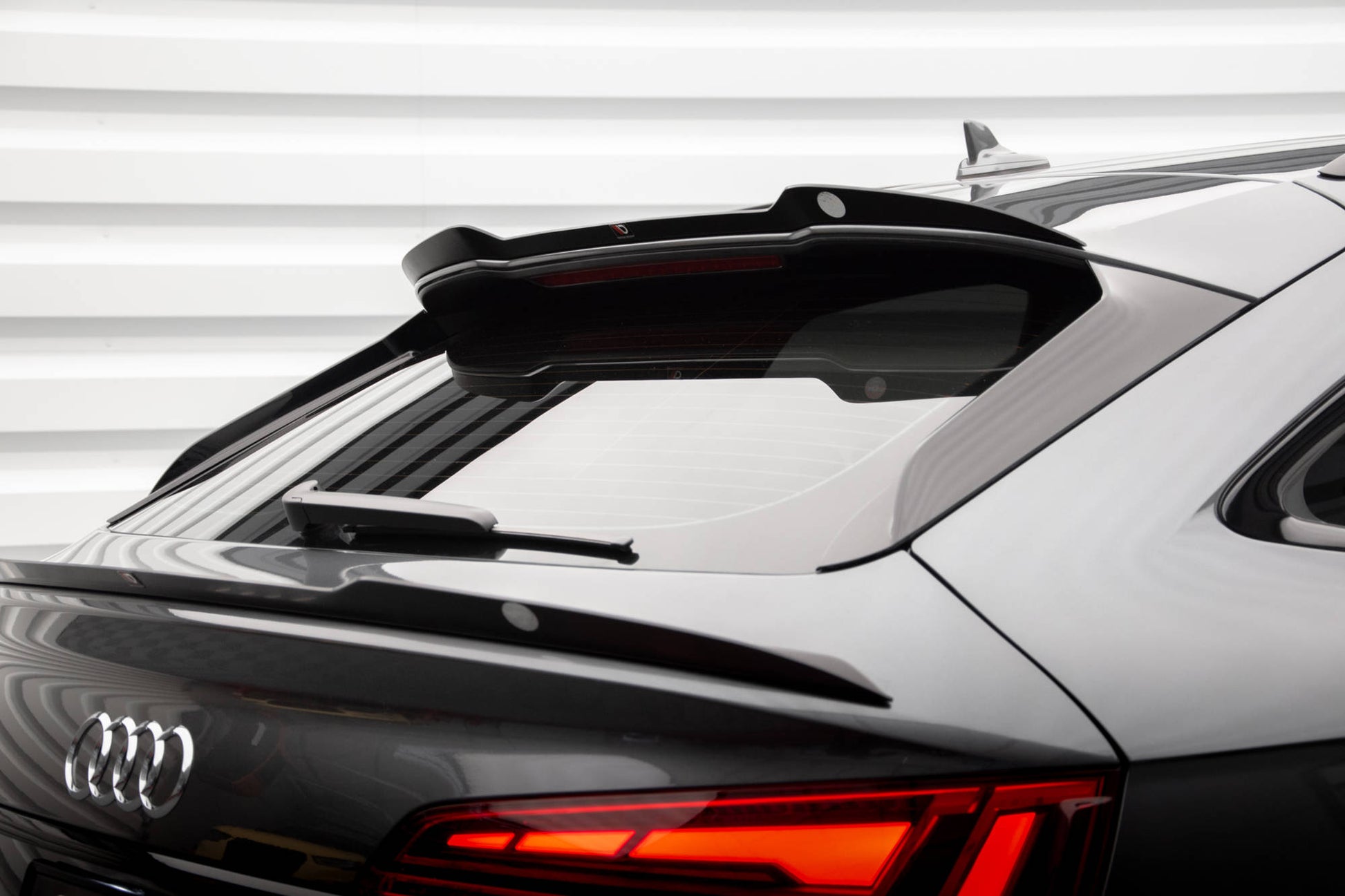 Maxton Höher Spoiler CAP für Audi SQ5 Sportback Mk2 Facelift schwarz Hochglanz