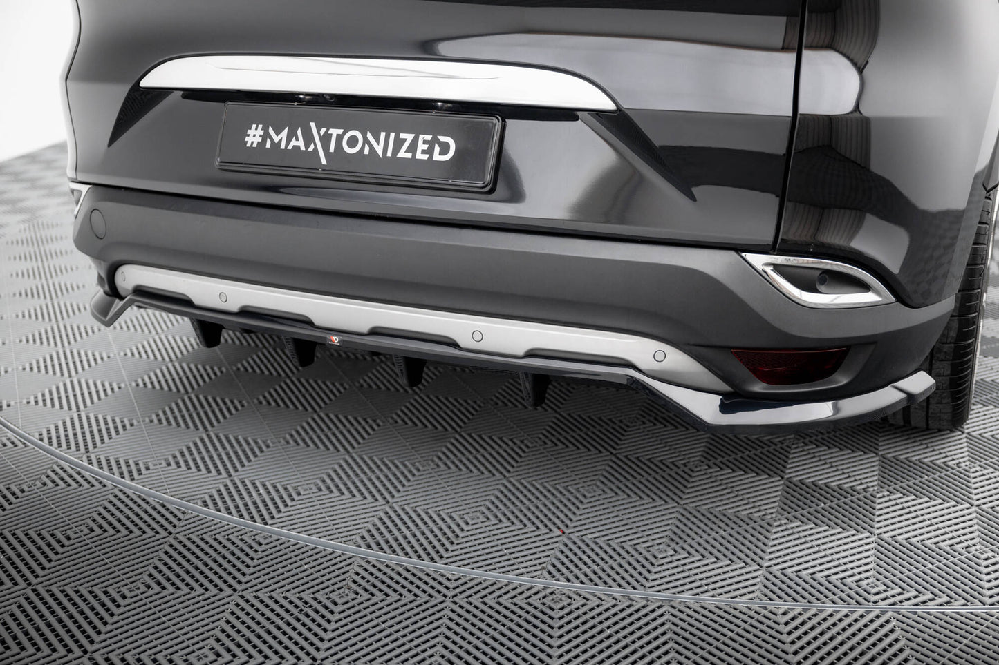 Maxton Hinten Splitter (mit einem vertikalem balken) Renault Espace Mk5 Facelift schwarz Hochglanz