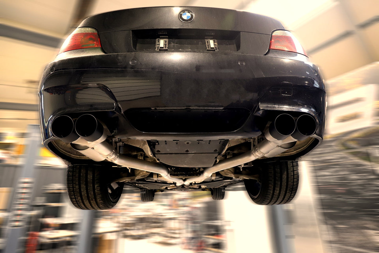 Grail Auspuffanlage BMW M5 E60/E61 Schwarze Endrohre E60 (Limousine) Montage bei Grail