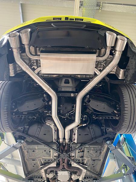 Grail Auspuffanlage Chevrolet Camaro Gen. 6 3.5-Zoll Schwarze Endrohre EU Coupé manuell ohne Serienklappen Montage bei Grail