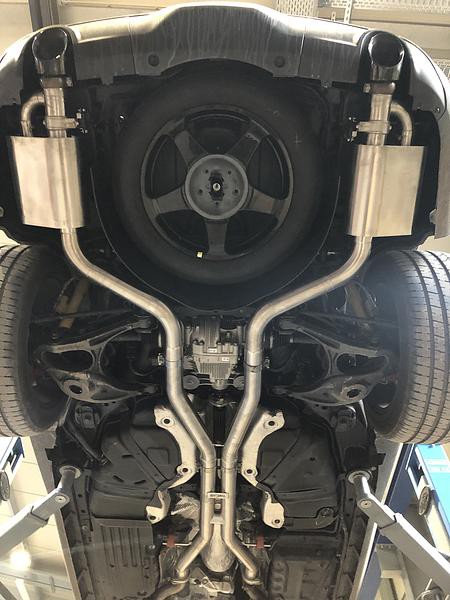 Grail Auspuffanlage Dodge Durango 6.4 SRT Montage bei Grail