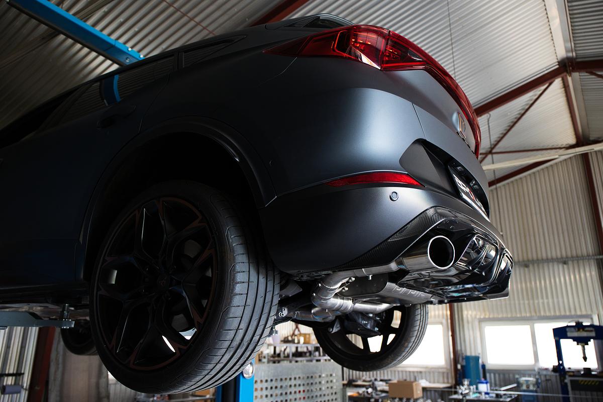 Grail Auspuffanlage Cupra Formentor VZ5 3.5-Zoll Oval Schwarz (170x107) Montage bei Grail