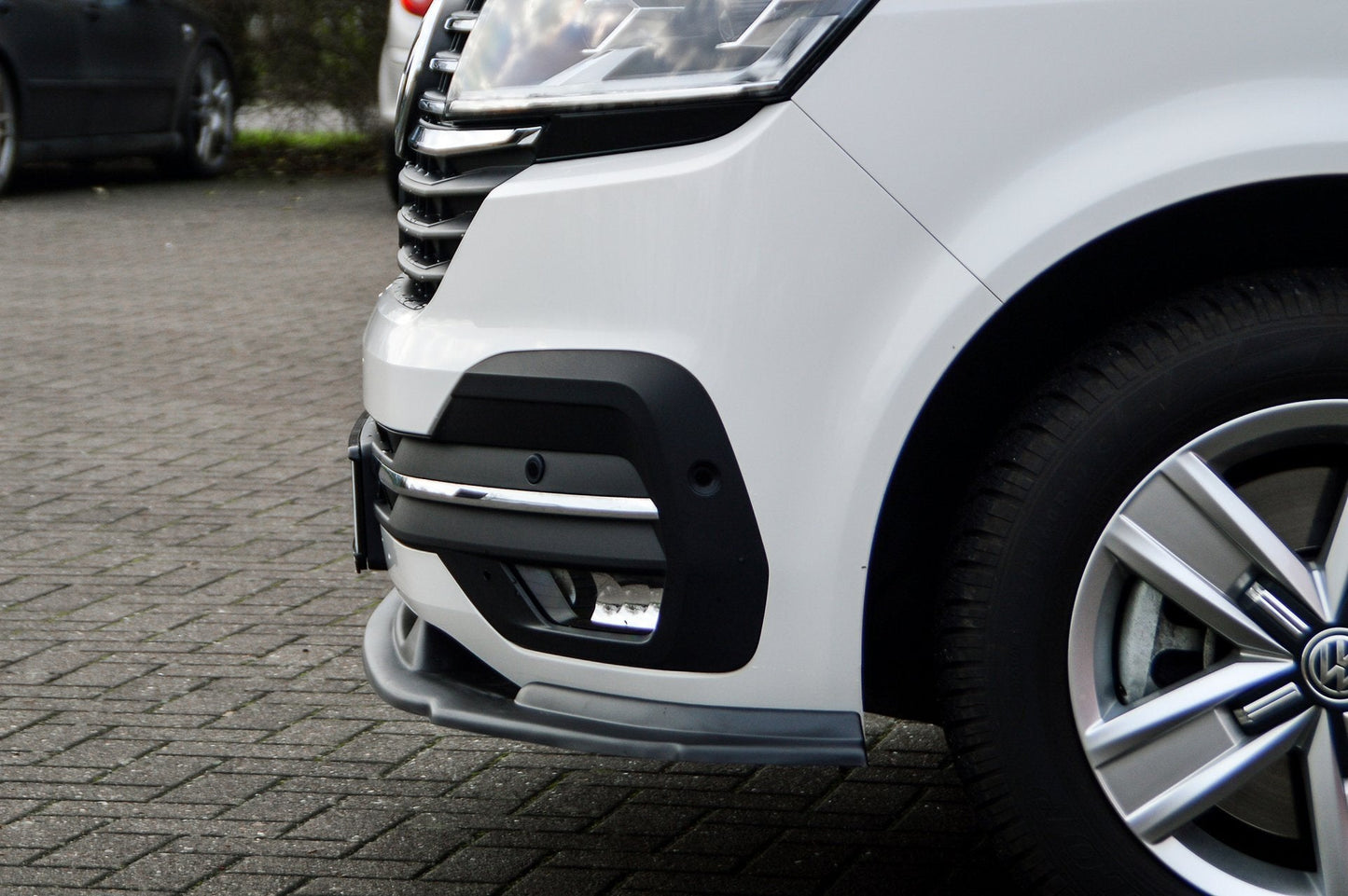 CUP Frontspoilerlippe ABS Volkswagen Bus T6 ab Bj.: 2019- Schwarz Glanz