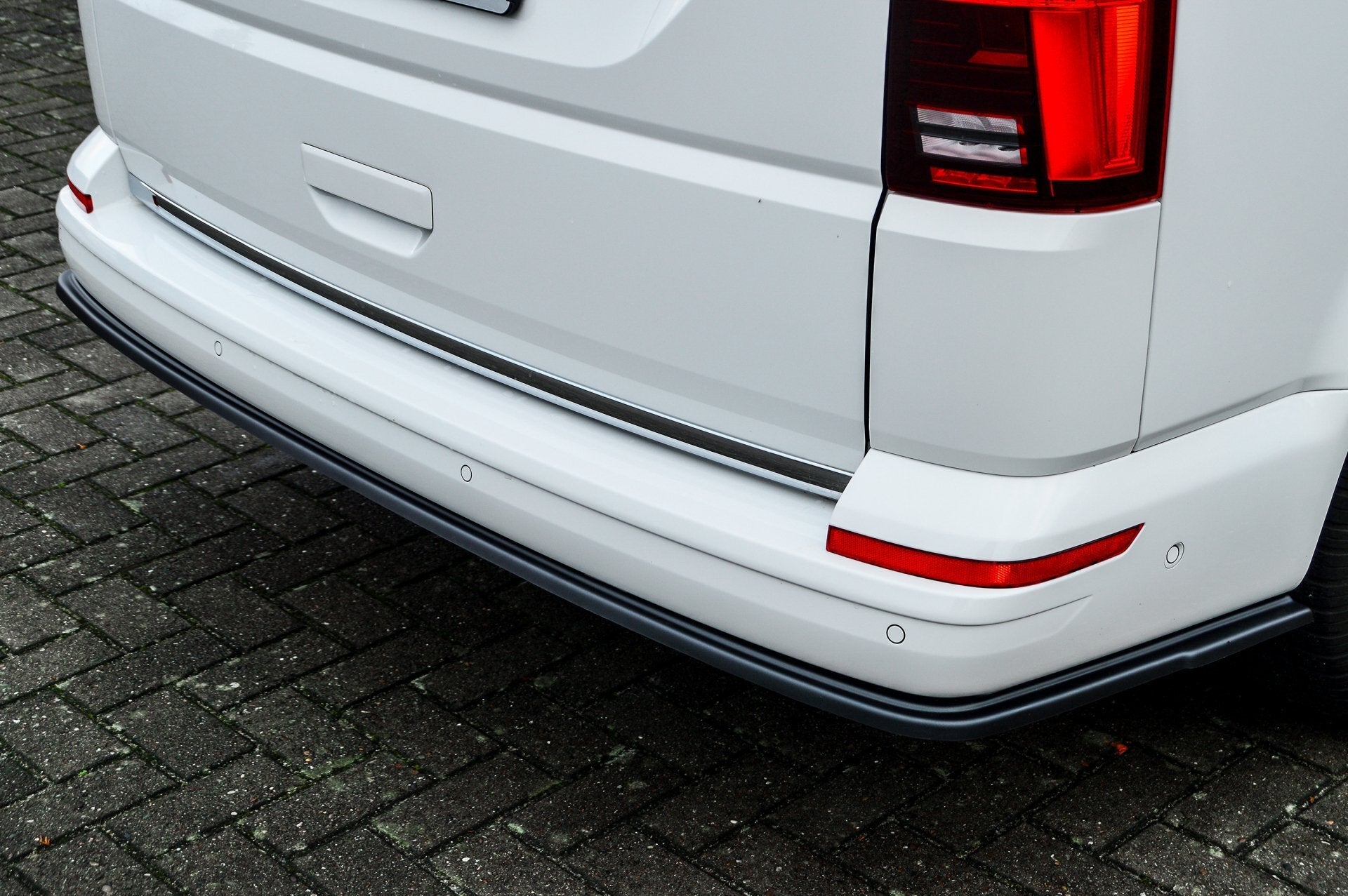 Heckansatz Volkswagen Bus T6 ab Bj.: 2019- Schwarz Glanz