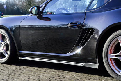 CUP Seitenschwellersatz mit Wing hinten Porsche Cayman 987 Schwarz Matt