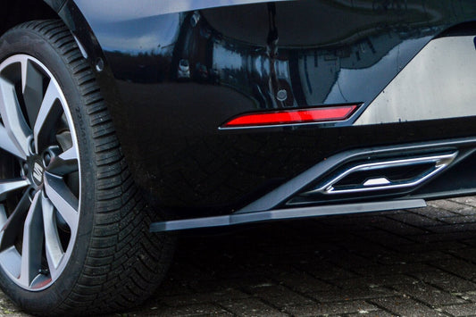 Heckansatz Seitenteile ABS Seat Leon 4 ( KL) ab Bj.: 2020- Schwarz Glanz