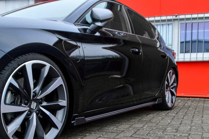 CUP Seitenschwellersatz mit Wing vorne/hinten Seat Leon 4 ( KL) Carbon