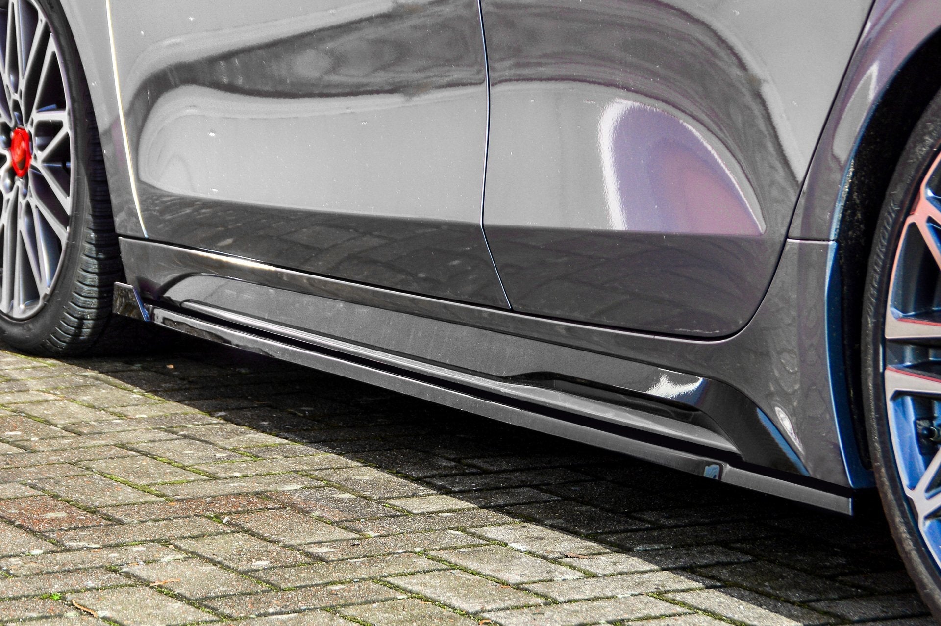 CUP Seitenschwellersatz mit Wing vorne Kia Pro Ceed GT Schwarz Glanz