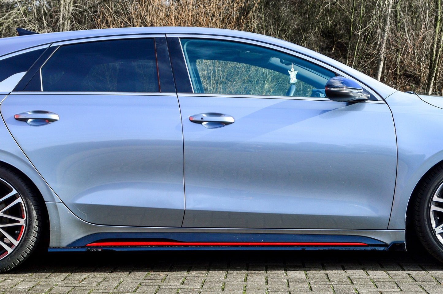 CUP Seitenschwellersatz mit Wing vorne Kia Pro Ceed GT-Line Schwarz Matt
