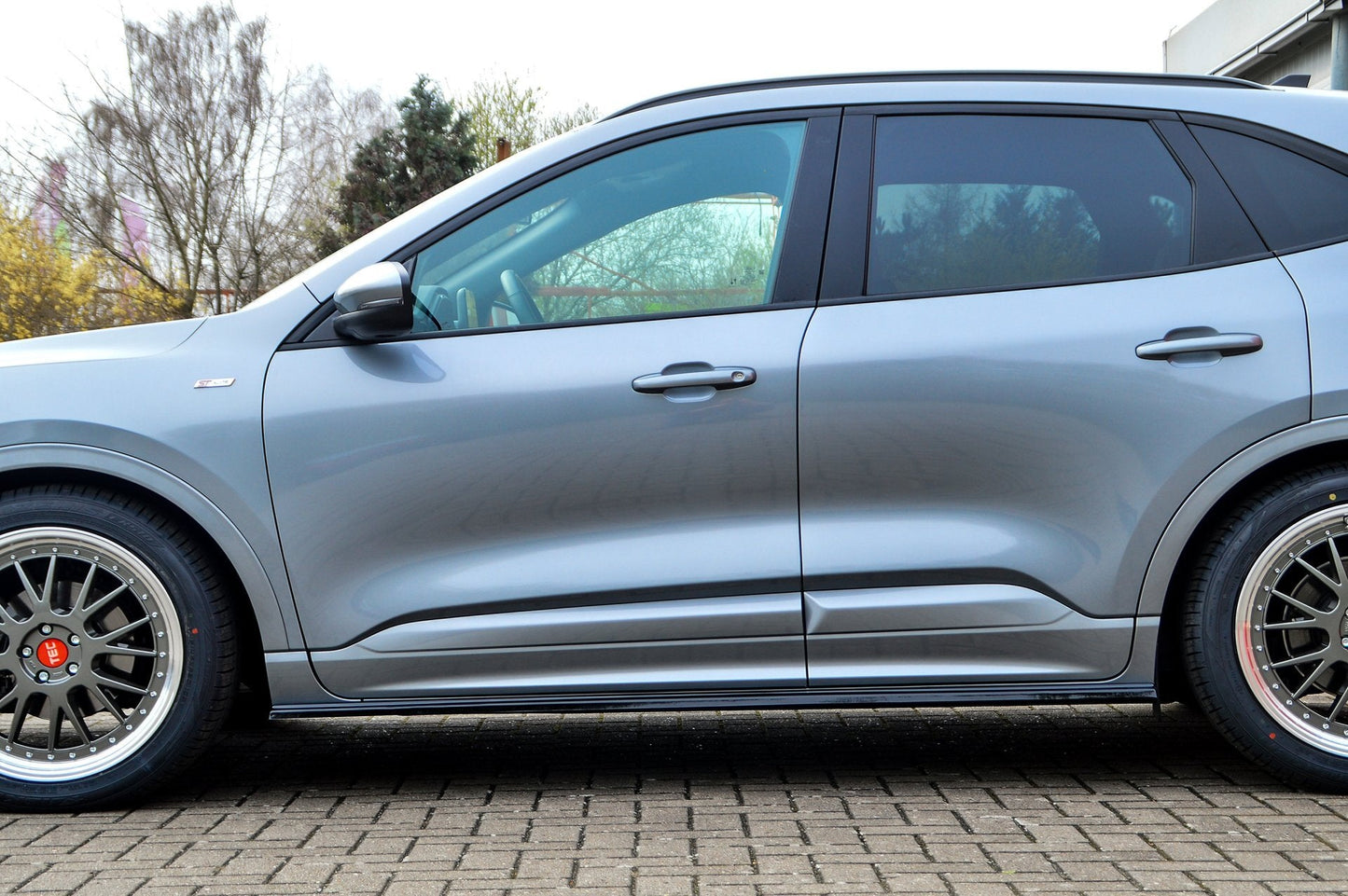 Seitenschwellersatz CUP Ford Kuga 3, Typ DFK ab Bj.: 2019- Schwarz Glanz