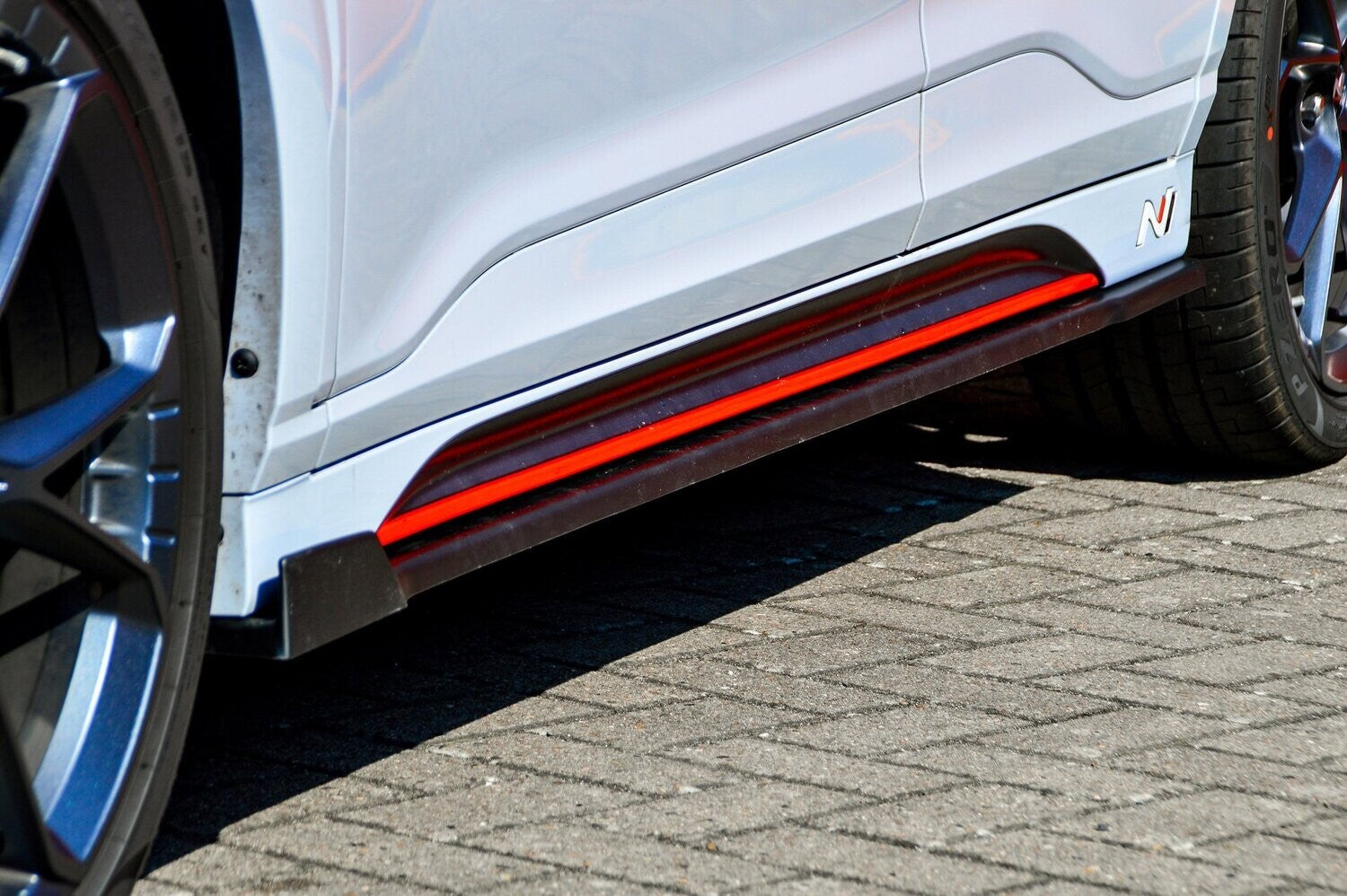 CUP Seitenschwellersatz mit Wing vorne Hyundai Kona N-Line Schwarz Glanz