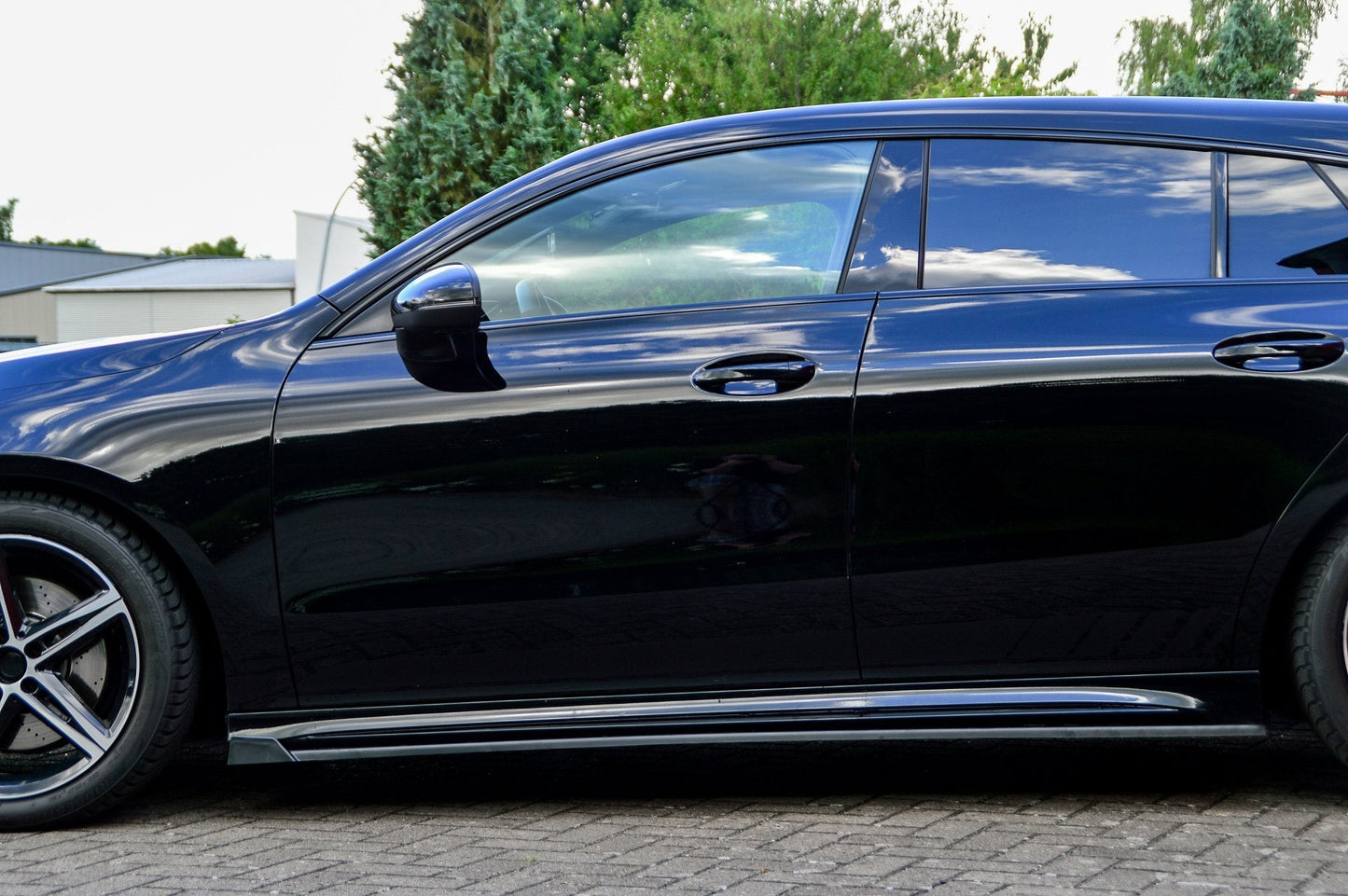 CUP Seitenschwellersatz mit Wing vorne Mercedes Benz CLA X118 Shootingbrake Schwarz Glanz