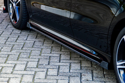 CUP Seitenschwellersatz mit Wing Mercedes Benz CLA X118 Shootingbrake Carbon