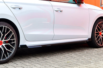 CUP Seitenschwellersatz mit Wing Skoda Octavia RS NX Limousine Schwarz Matt