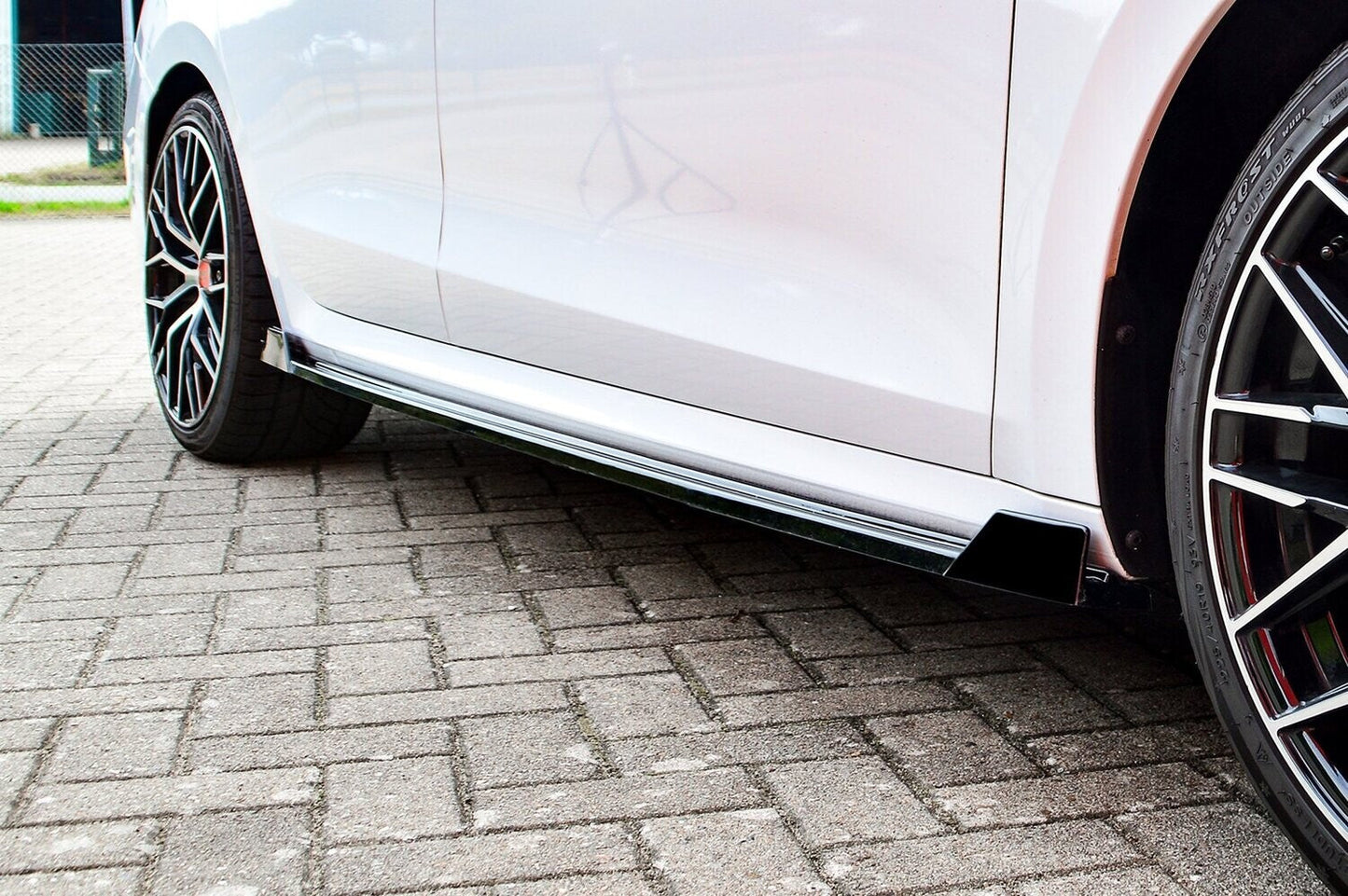 CUP Seitenschwellersatz mit Wing Skoda Octavia RS NX Limousine Carbon
