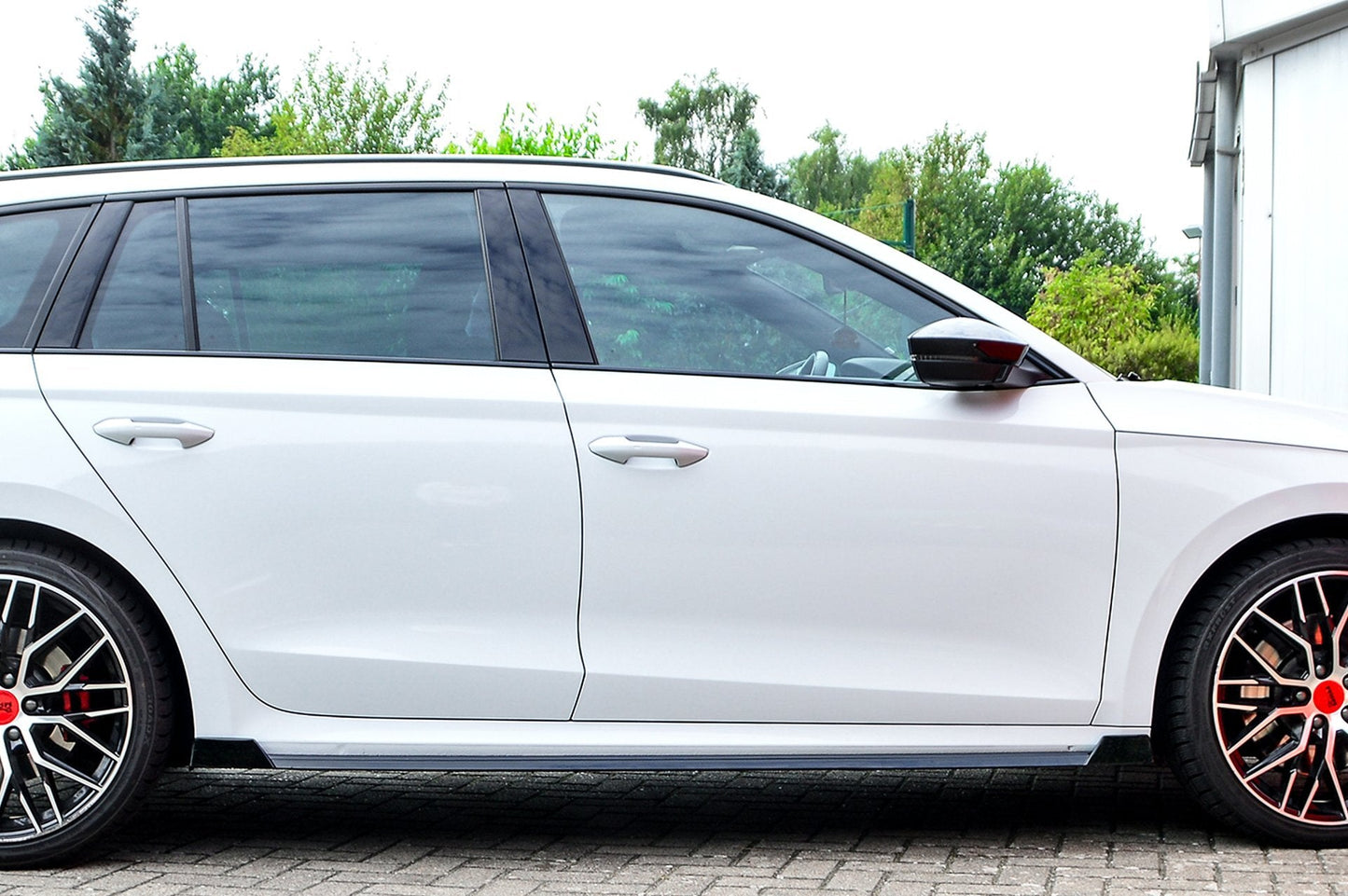 CUP Seitenschwellersatz mit Wing Skoda Octavia RS NX Combi Schwarz Matt