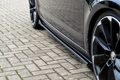CUP Seitenschwellersatz mit Seitenwing Skoda Octavia RS 5E Schwarz Matt