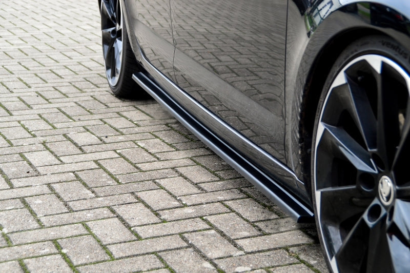 CUP Seitenschwellersatz Skoda Octavia RS 5E ab Bj.: 2013-2016 Carbon