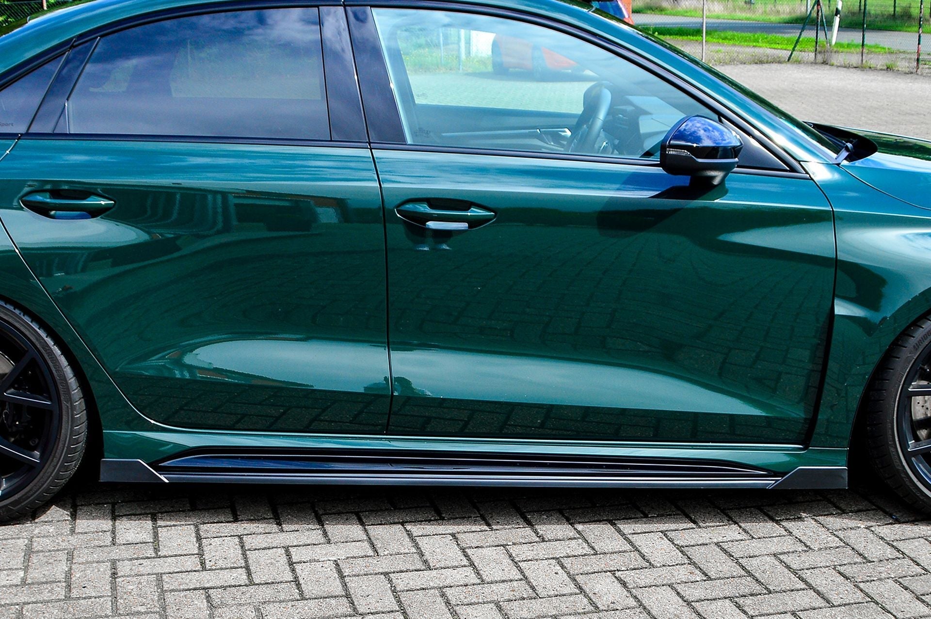 CUP Seitenschwellersatz mit Wing Audi RS3 8Y Limousine Schwarz Glanz