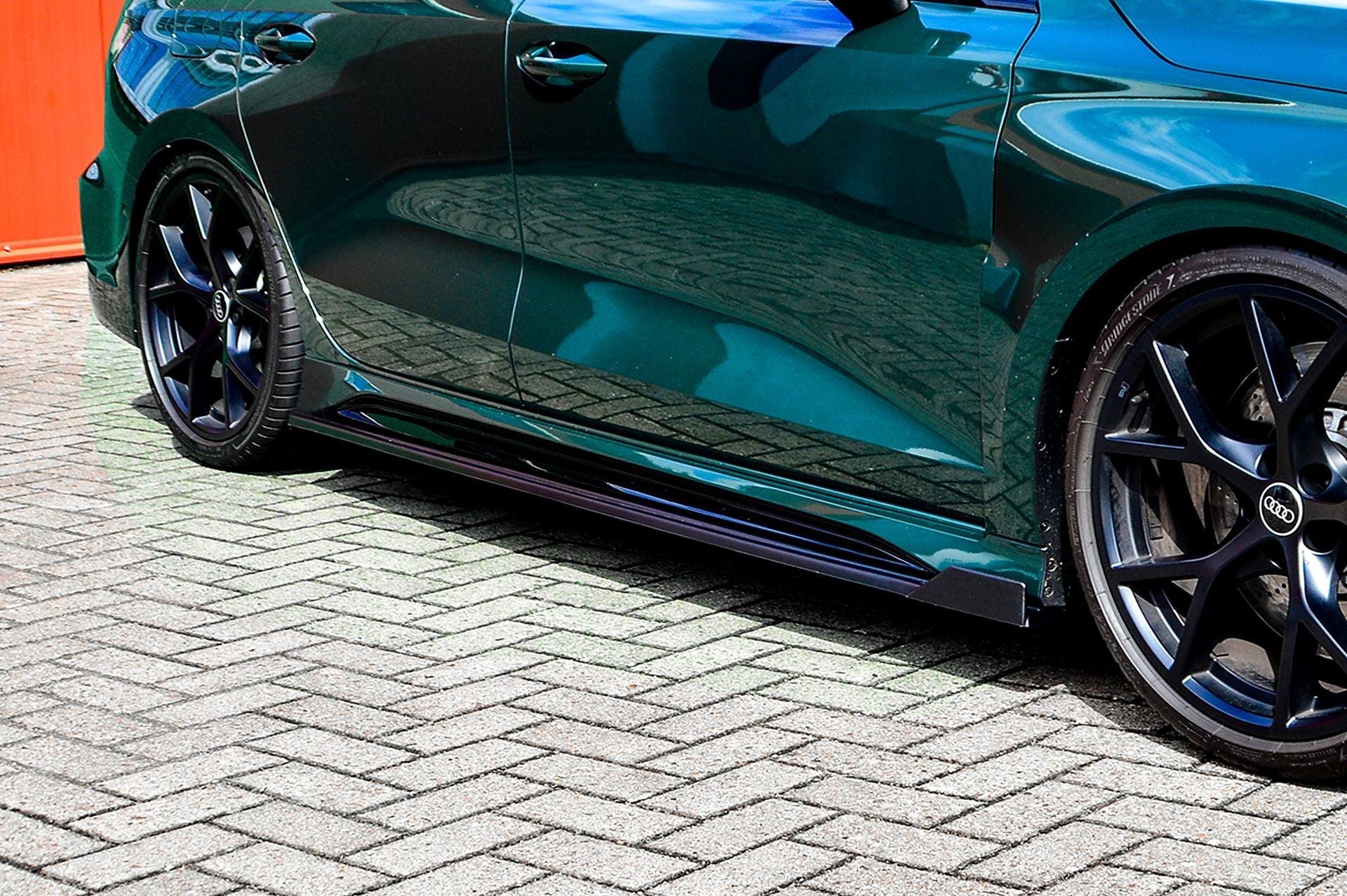 CUP Seitenschwellersatz mit Wing vorne Audi RS3, 8Y, Sportback Carbon
