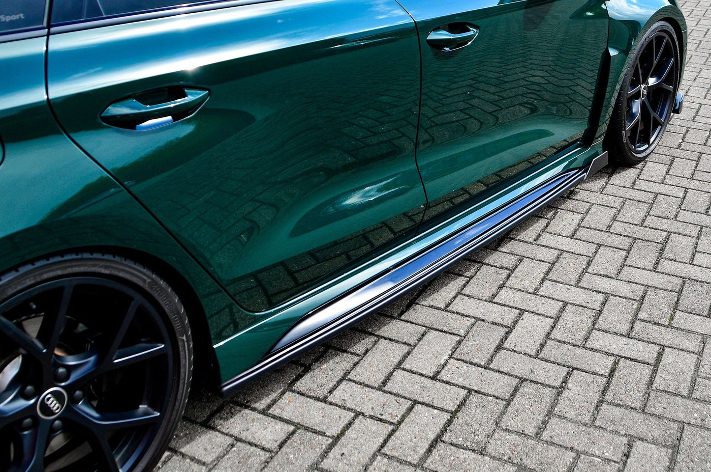 CUP Seitenschwellersatz mit Wing vorne Audi RS3, 8Y, Limousine Carbon