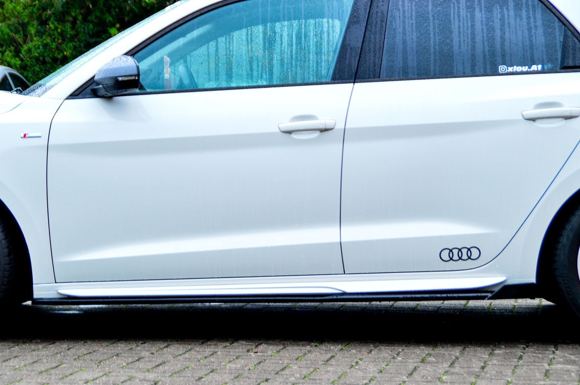 CUP Seitenschwellersatz mit Wing vorne/hinten Audi A1 (GB) Schwarz Glanz