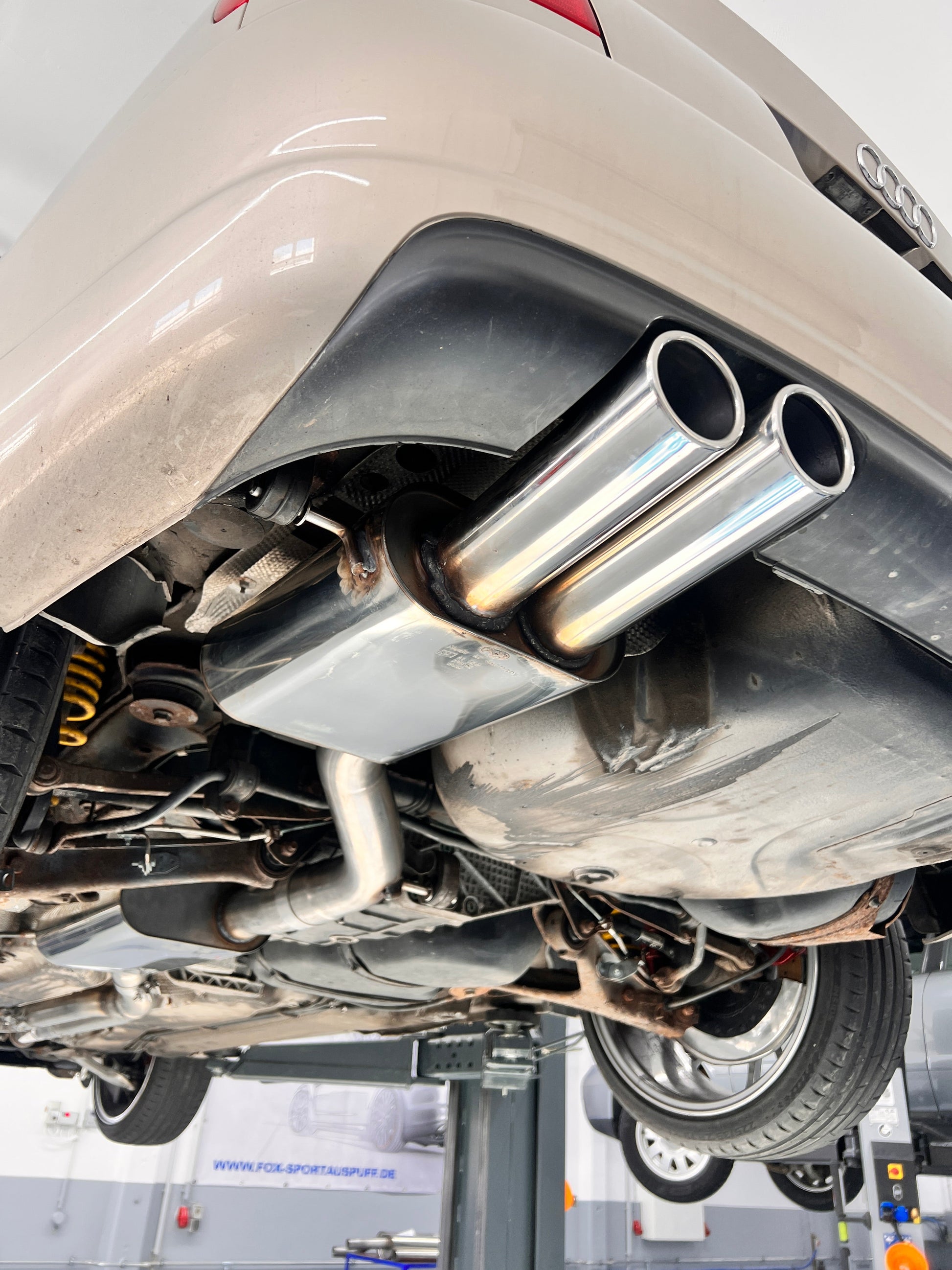 Audi S4 B5 Endschalldämpfer - 2x88x74 Typ 32 seitlich versetzt