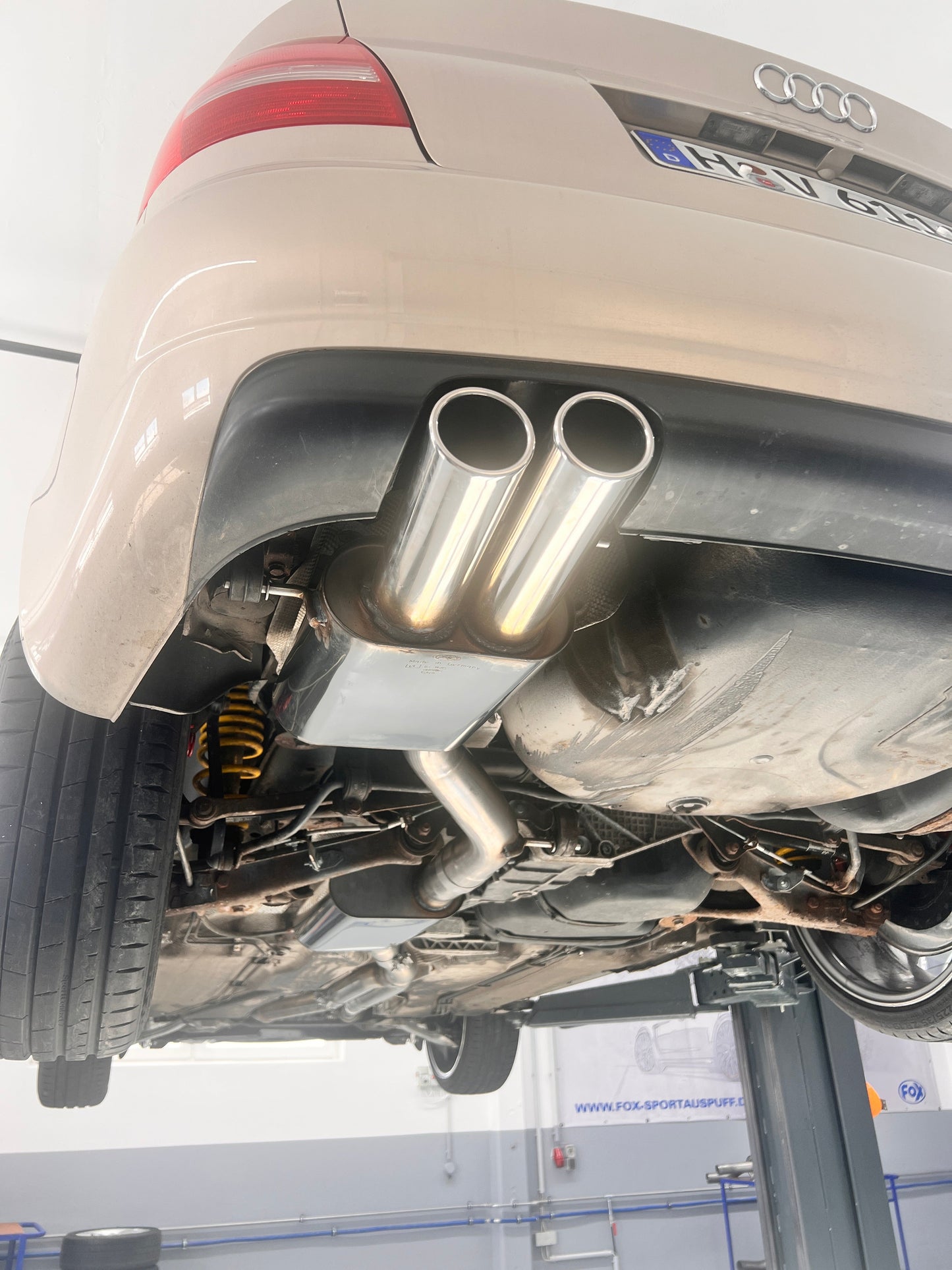 Audi S4 B5 Endschalldämpfer - 2x88x74 Typ 32 seitlich versetzt