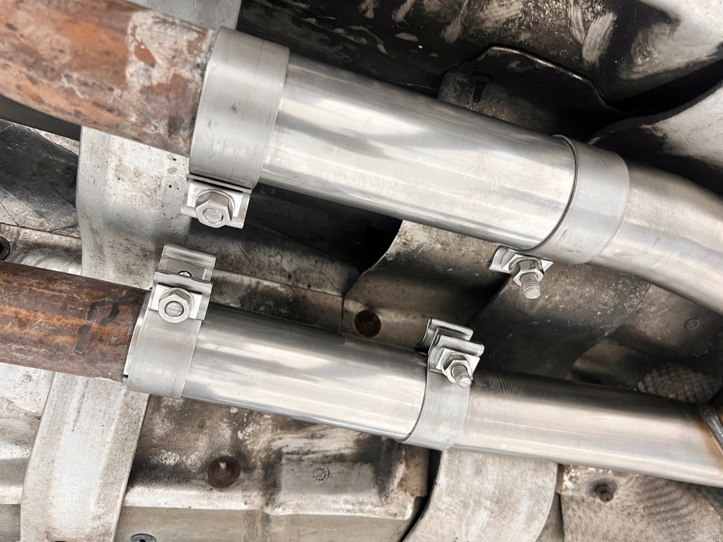Audi A8/S8 Typ D2 2x Adapter langer Radstand - sitzt zwischen den Katalysatoren und dem Druckaustauschrohr