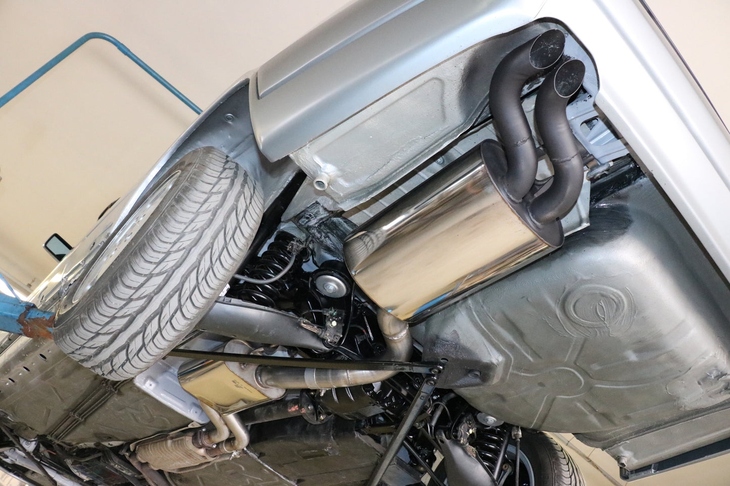 Mercedes E-Klasse W124 Cabrio Endschalldämpfer Ø70mm - 2x55 Typ 28 (Dieseloptik - von hinten nicht sichtbar)