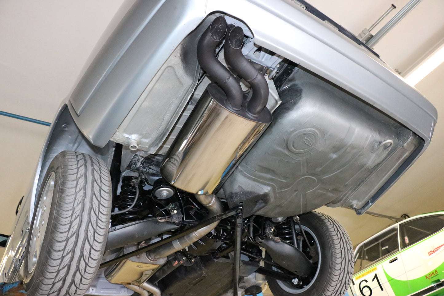 Mercedes E-Klasse W124 Cabrio Endschalldämpfer Ø70mm - 2x55 Typ 28 (Dieseloptik - von hinten nicht sichtbar)