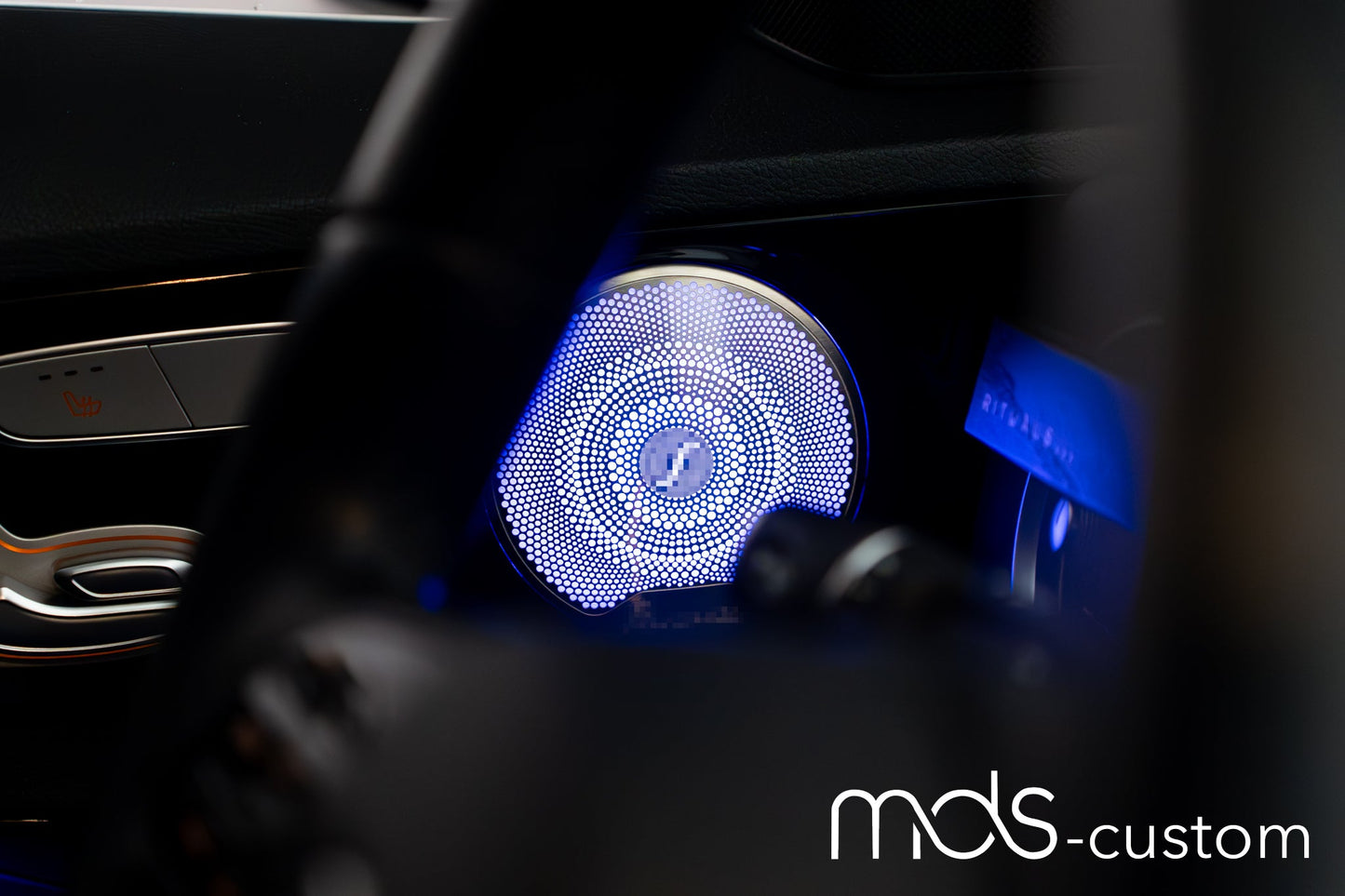 Beleuchtete Lautsprecherabdeckungen für Mercedes C-Klasse W205 | Ambientebeleuchtung Nachrüstung