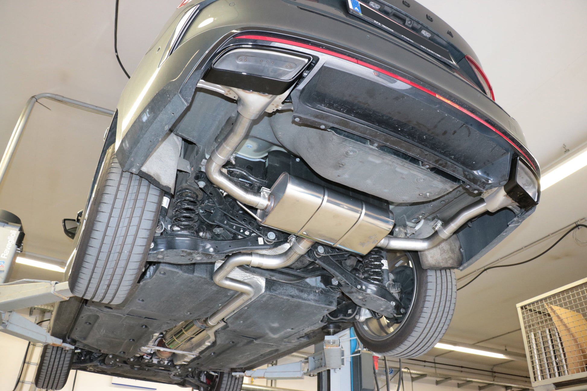 Skoda Octavia NX RS iV Endschalldämpfer Ausgang rechts/links - Austritt in den originalen Endrohr mit der Teilenummer 5E3 ...