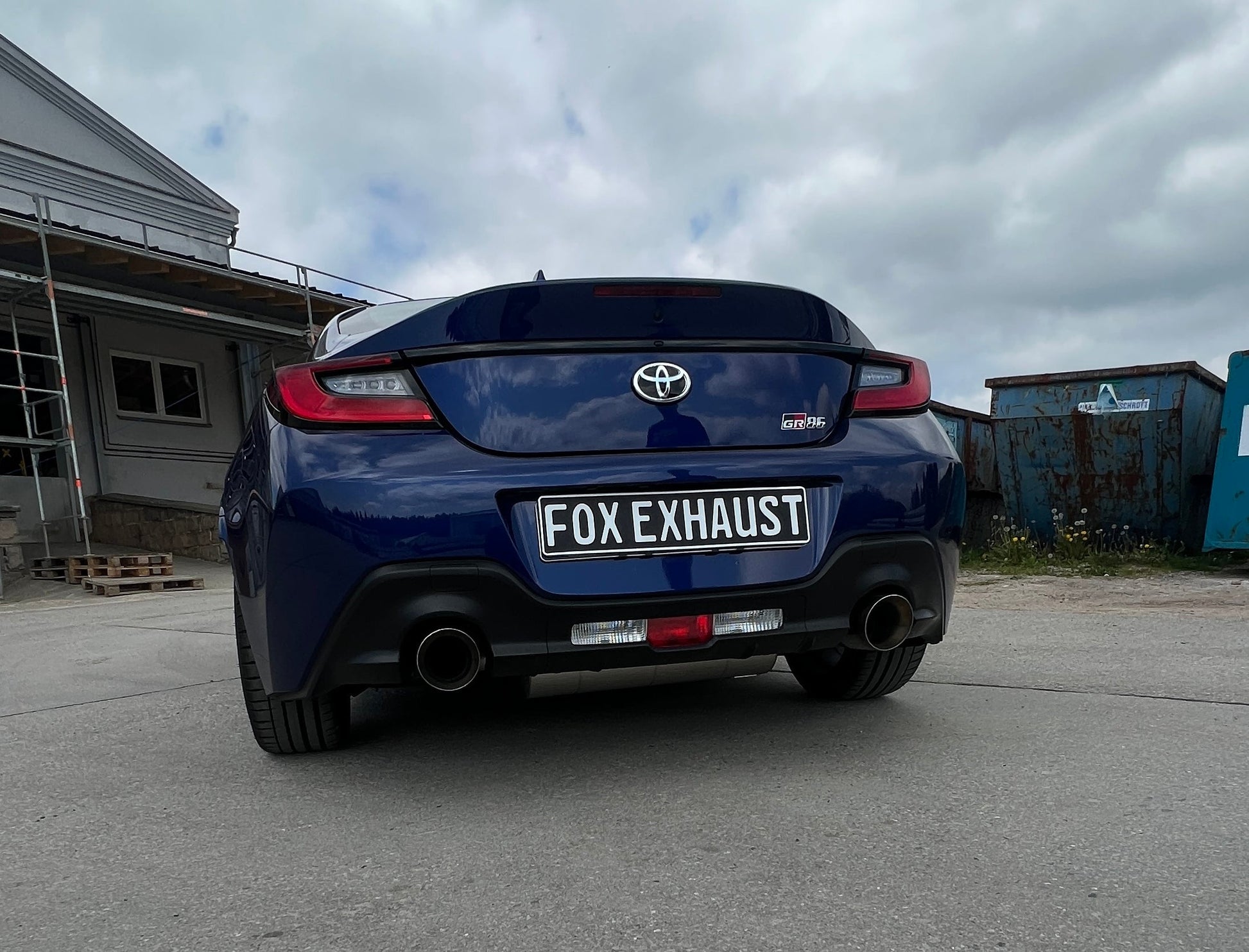 Toyota GR86 Endschalldämpfer - 1x114 Typ 25 rechts/links mit colouriertem Rand