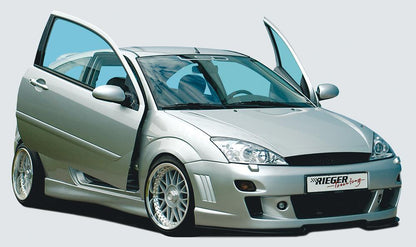 Ford Focus 1 Rieger Spoilerstoßstange -> bis Modell 10/2001 mit Aussparung für Blinkleuchten, mit seitlichen Rippen, ABS, für Fzg. mit Scheinwerferreinigungsanlage, 
inkl. Alugitter, Montagezubehör, ABE