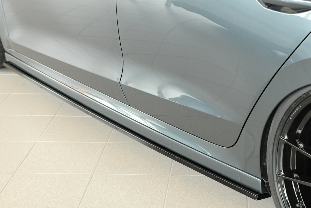 Skoda Octavia RS (NX) Rieger Seitenschwelleransatz links, für RIEGER-Seitenschweller, ABS, schwarz glänzend, 
inkl. Montag...