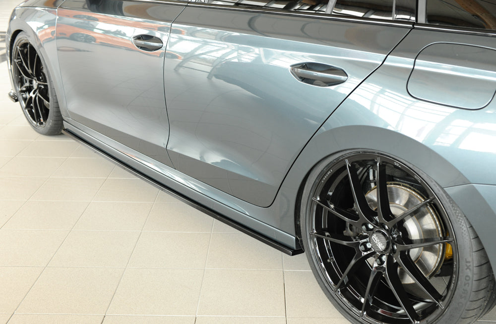 Skoda Octavia RS (NX) Rieger Seitenschwelleransatz links, für RIEGER-Seitenschweller, ABS, schwarz glänzend, 
inkl. Montag...