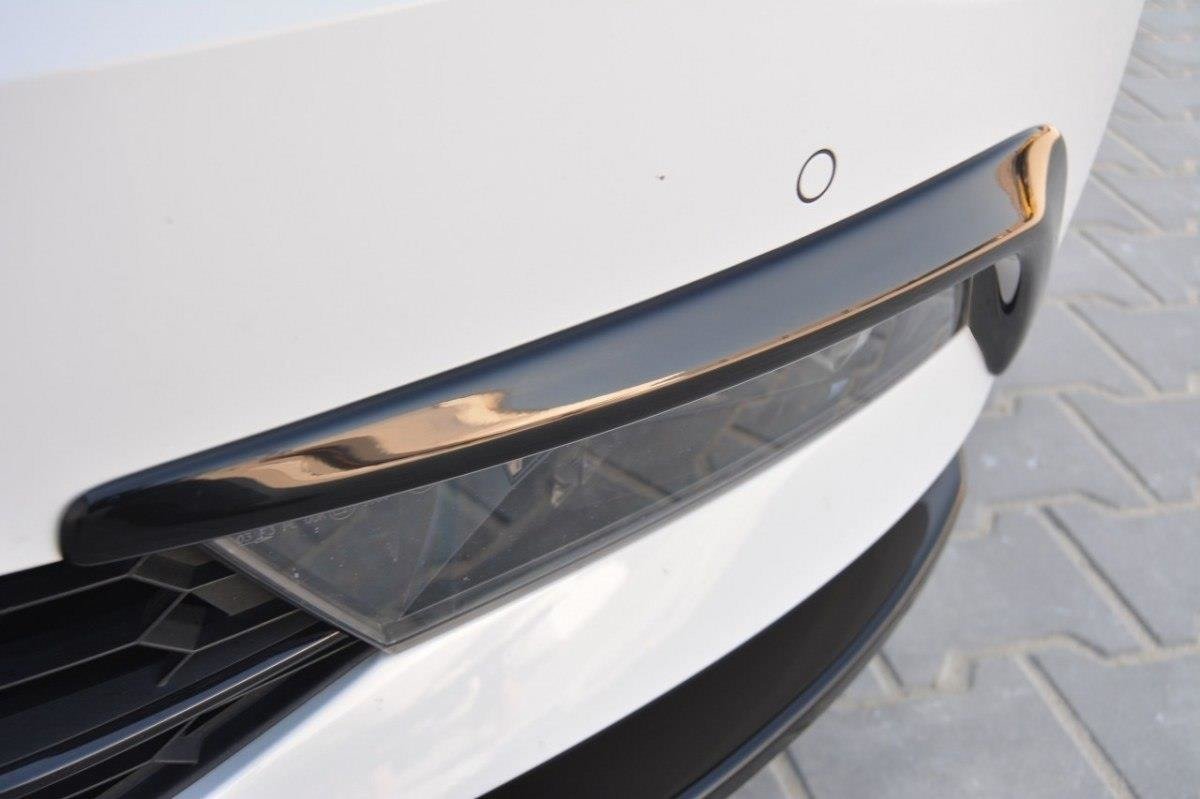 Nebelleuchten Abdeckung für SKODA SUPERB III Carbon Look
