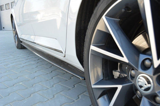 Seitenschweller Ansatz für Skoda Superb Mk3 Carbon Look