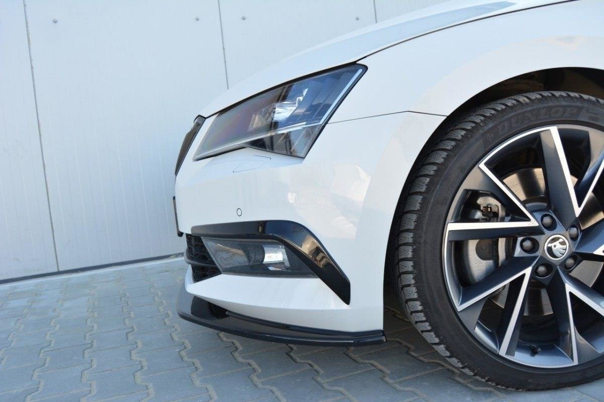 Nebelleuchten Abdeckung für SKODA SUPERB III schwarz matt